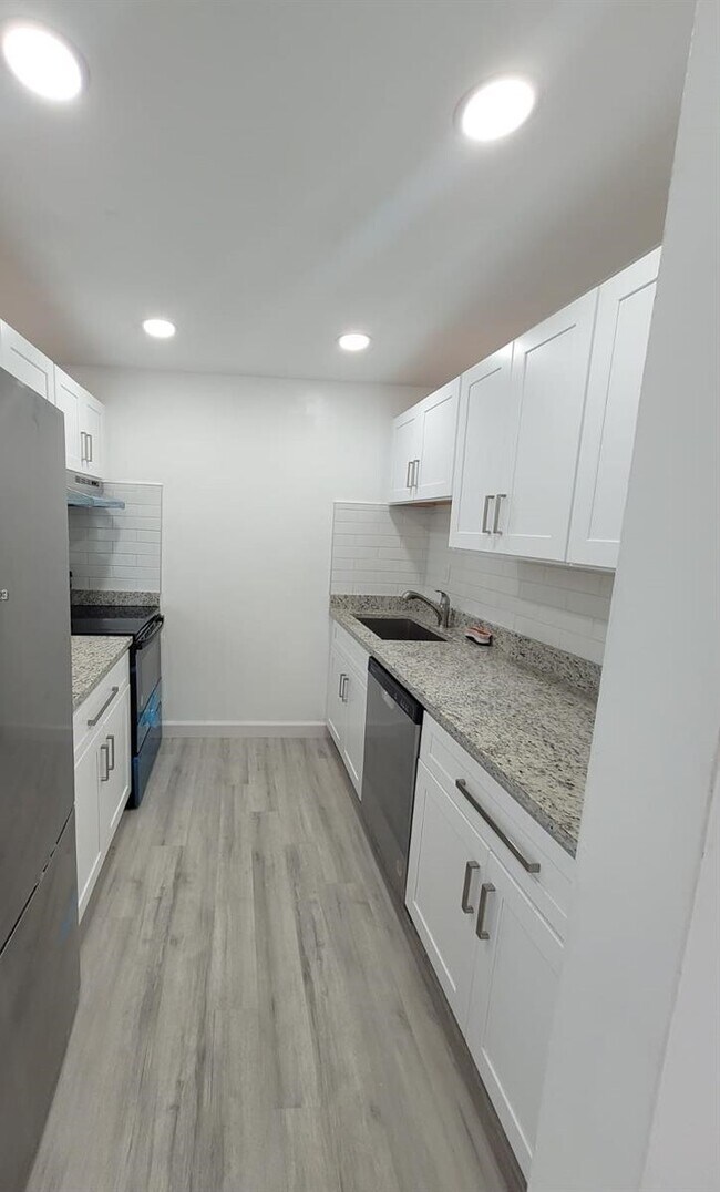 Foto del edificio - 1673 Bay Rd