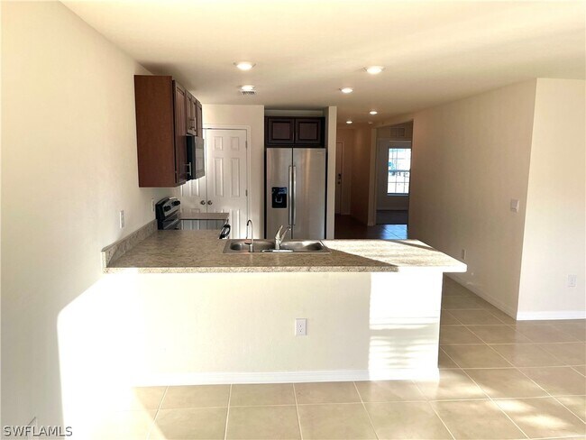 Foto del edificio - 3438 NE 8th Pl