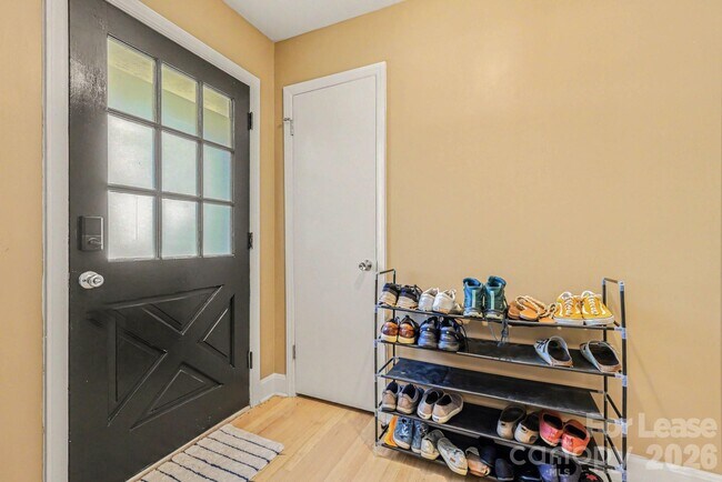 Foto del edificio - 2120 Rocky Knoll Dr