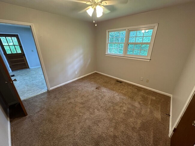 Foto del edificio - 3 Bedrooms, 1 Bathroom - Lindale House