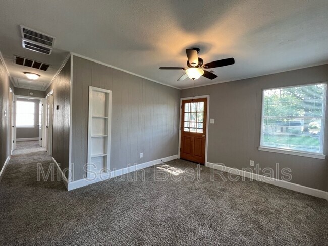 Building Photo - 4423 Suncrest Dr