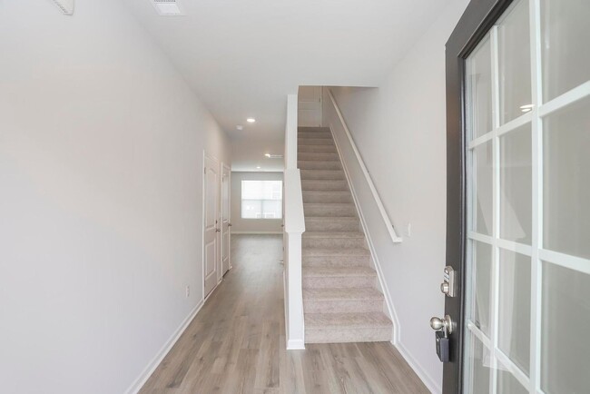 Building Photo - Lovely Townhome in Lebanon with Community ...