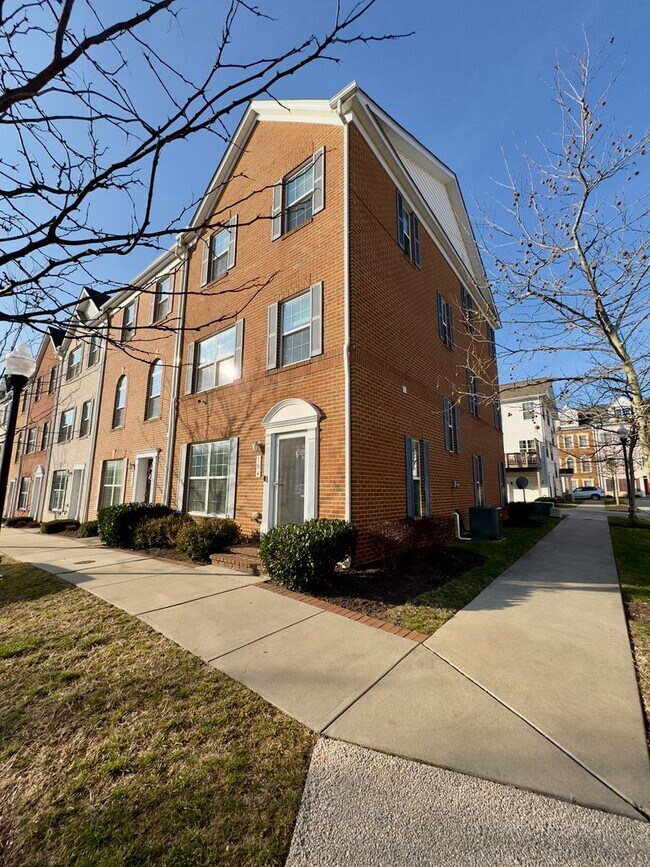 Building Photo - Charming 4Bed/3.5Bath in Washington Village - Pigtown neighborhood
