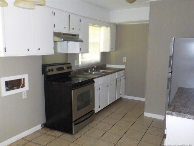 Building Photo - 4208 S Dowfield Dr