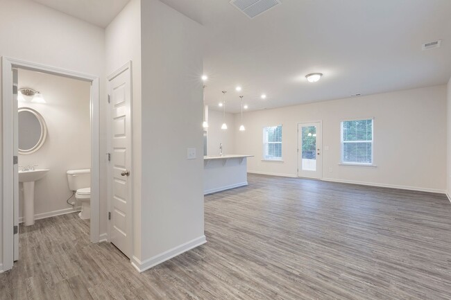 Building Photo - New Construction 3/2.5 Minutes From the He...