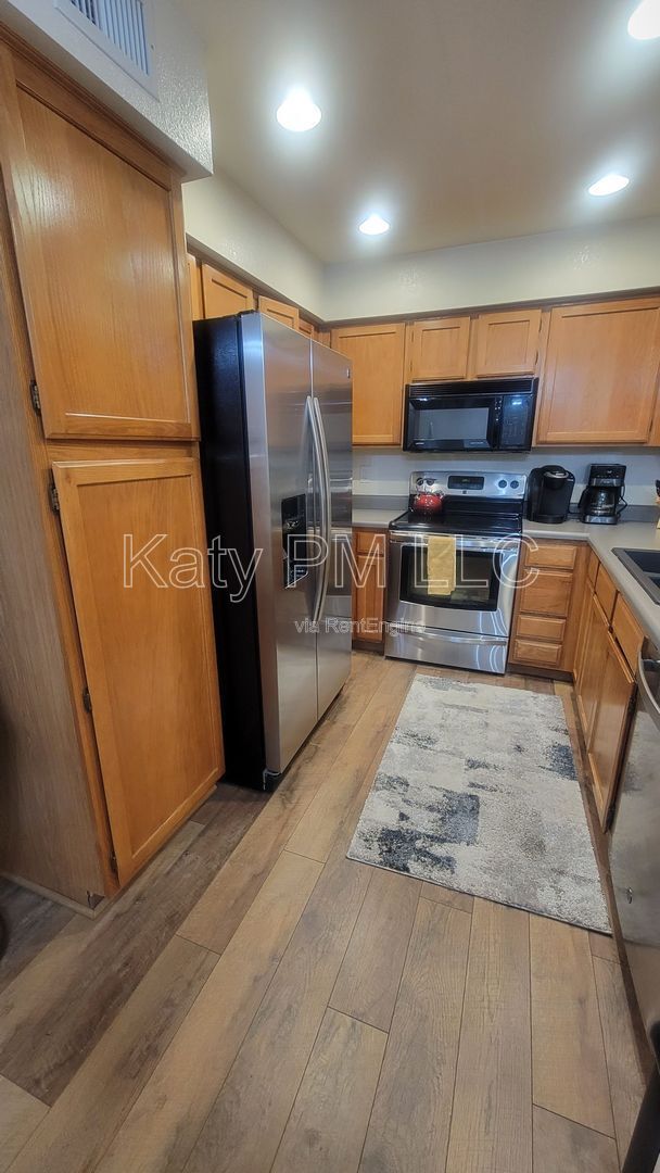 Foto del edificio - 9708 E Vía Linda