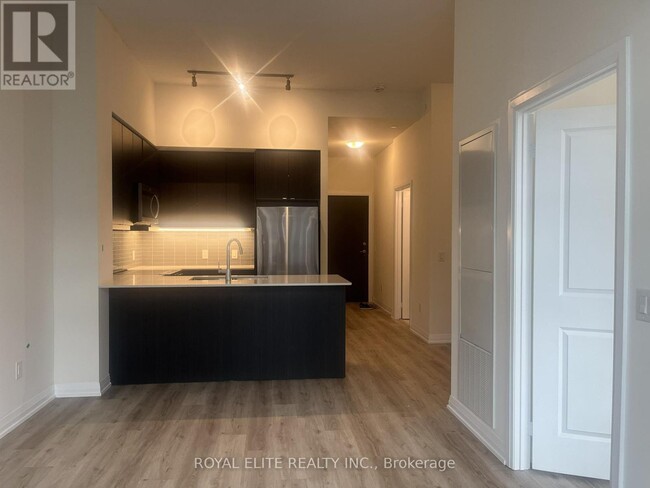 Photo du bâtiment - 3270 Sheppard Ave E