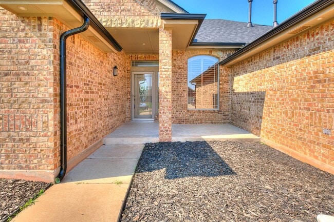 Building Photo - 3 bed 2 bath great house
