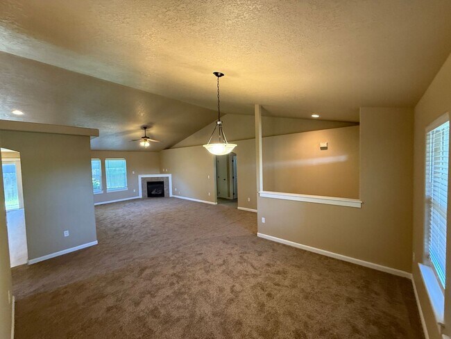 Foto del edificio - 3 Bedroom / 2 Bath Home in Madras