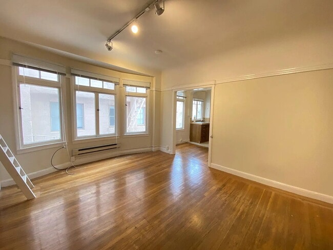 Building Photo - 1-Bedroom Gem in the Heart of San Francisco – Cozy 364 Sq Ft Haven!"
