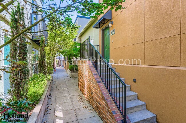 Foto del edificio - Modern 2-Bedroom Townhouse in the Heart of...