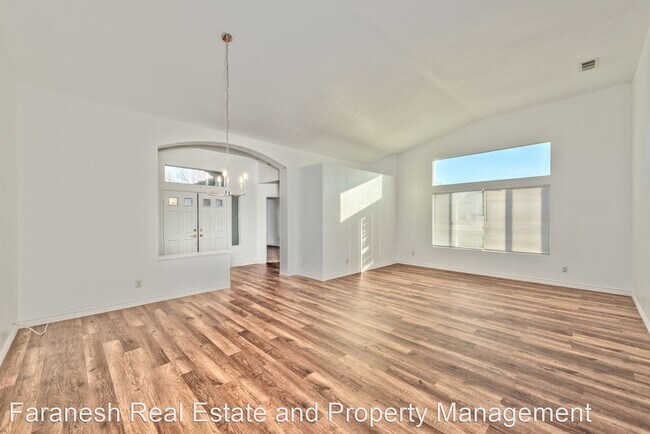 Building Photo - 4 br, 3 bath House - 9087 Ravenhurst St