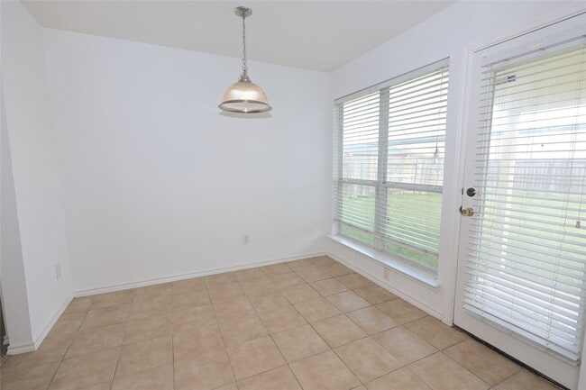 Building Photo - 142 Thunder Basin Dr