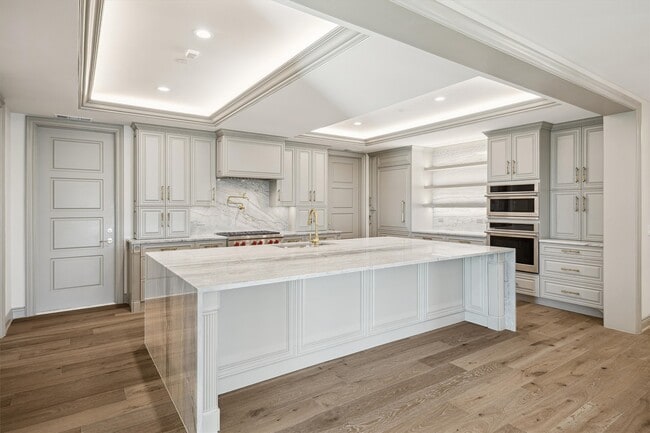 Building Photo - 1717 Bissonnet St