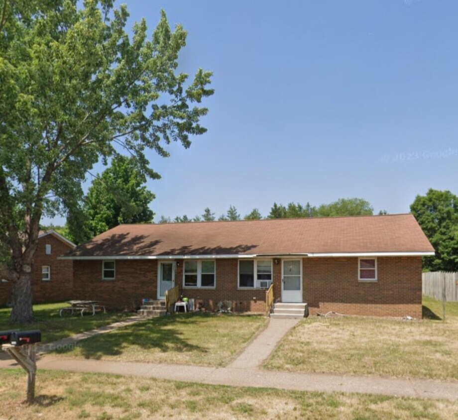 Front - 3144 Runway Ave