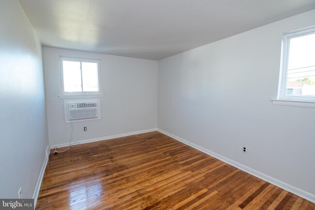Building Photo - 9510 Fordham Rd