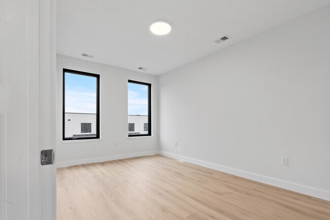 Building Photo - 407 Highland Ave
