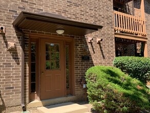 Building Photo - 2220 Abbeywood Dr