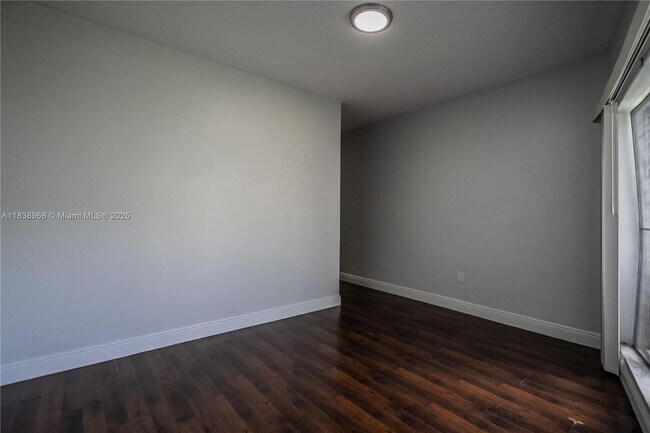 Foto del edificio - 7927 East Dr
