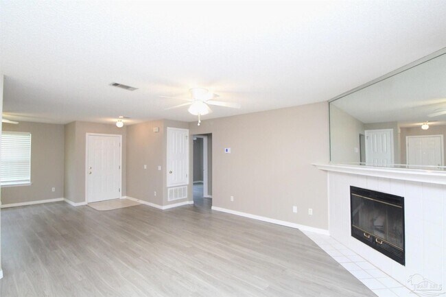 Foto del edificio - 6923 Cedar Ridge Cir