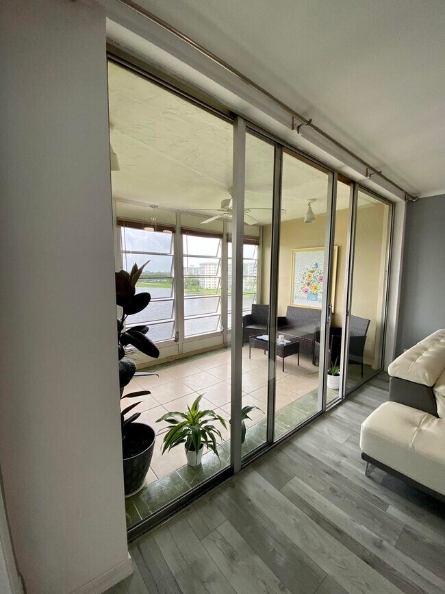 Foto del edificio - 3091 N Course Dr