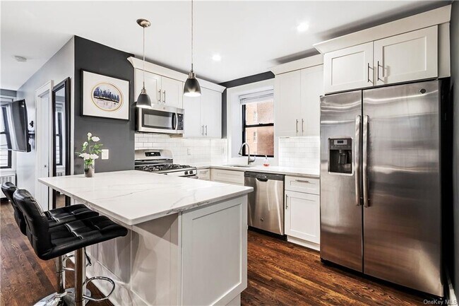 Foto del edificio - 525 W 235th St