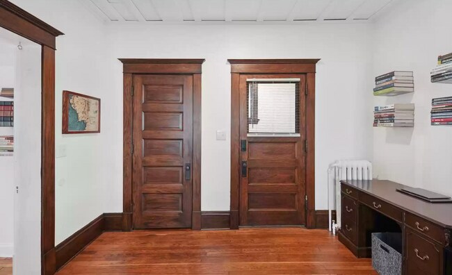 Front Entry - 724 Como Ave