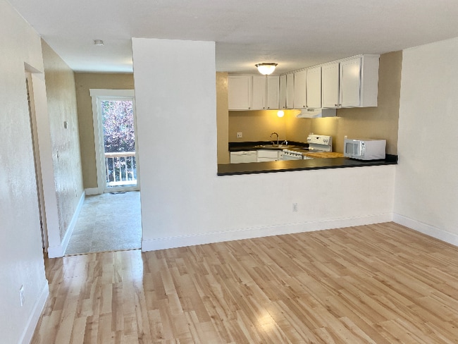 Foto del edificio - 2747 Leisure Dr