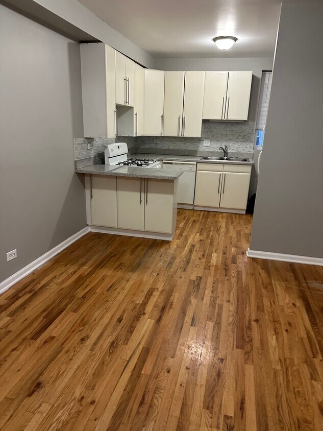 Foto principal - 1635 E 77th St
