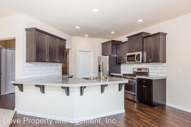 Building Photo - 5 br, 2.5 bath House - 10918 NE 122nd Place