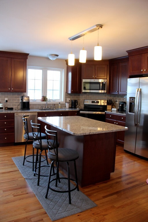 Kitchen - 121 Robin Hill Rd