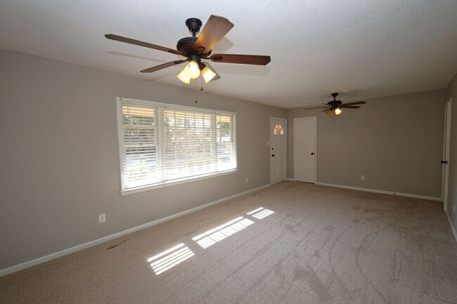 Foto del edificio - 1104 Kimberly Dr