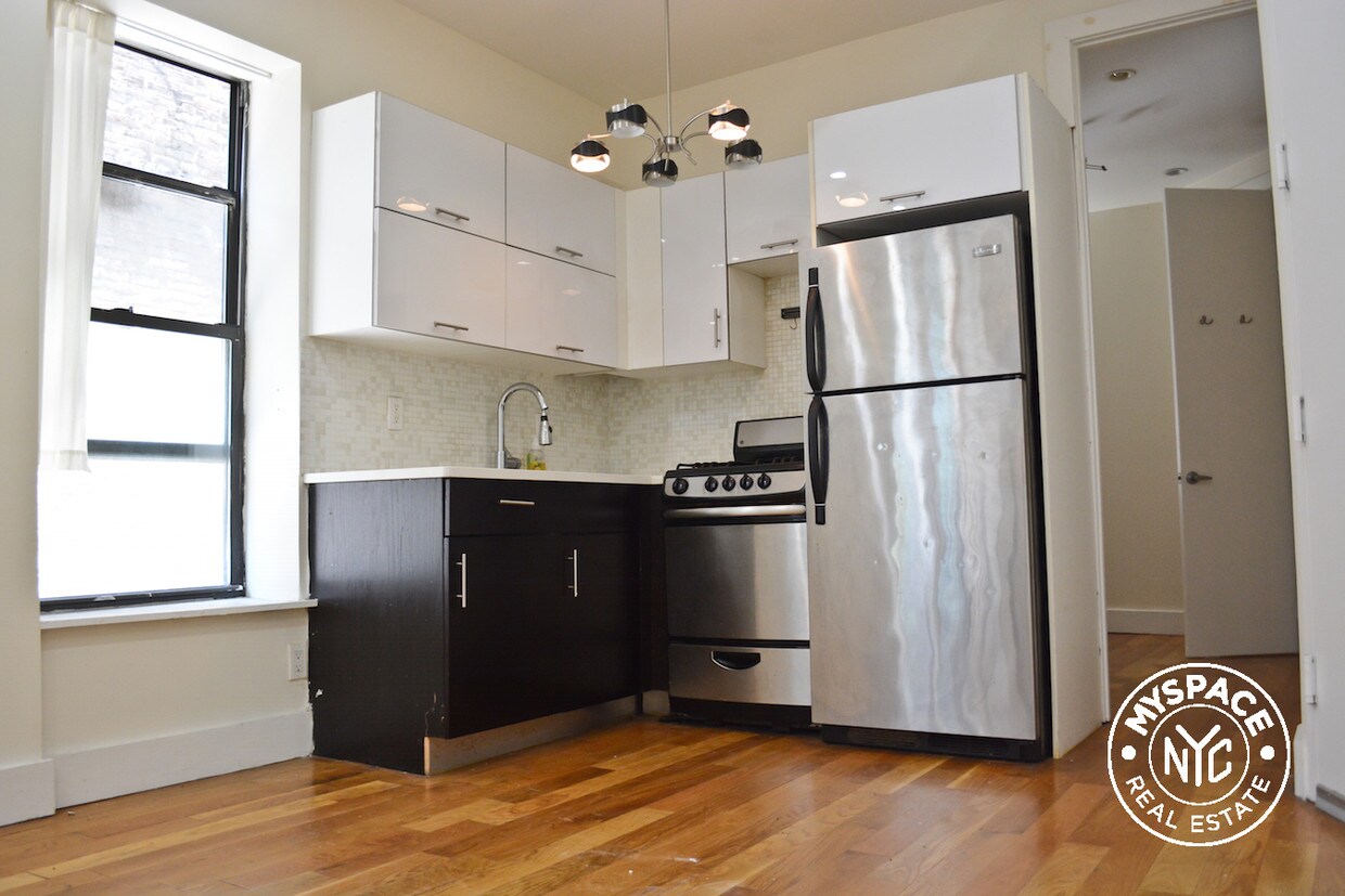 Primary Photo - 1058 Bergen St