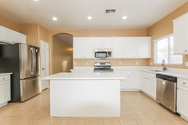 Building Photo - 617 S 123rd Dr