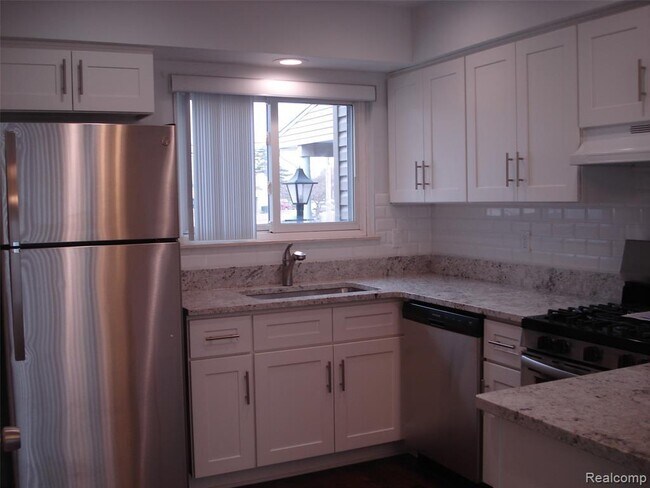 Building Photo - 825 Kirts Blvd