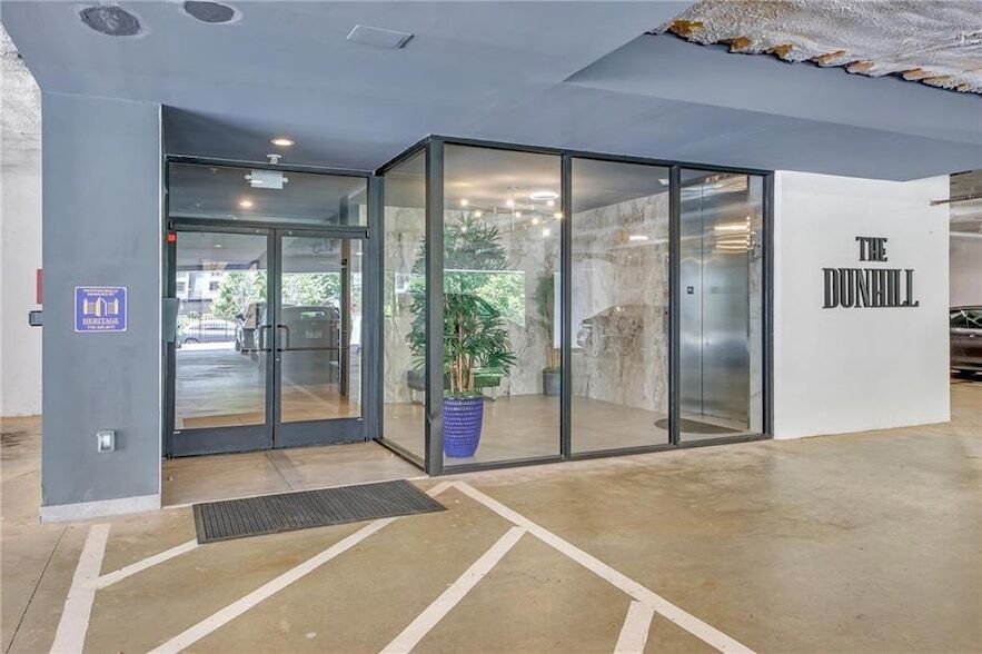 Primary Photo - 6890 Peachtree Dunwoody Rd
