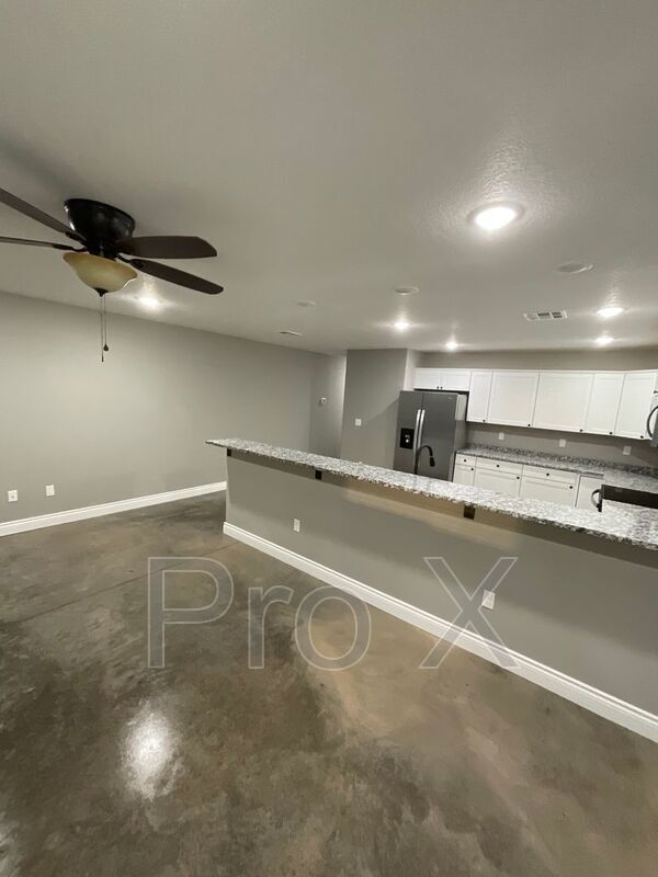 Building Photo - 205 S Byers Ave