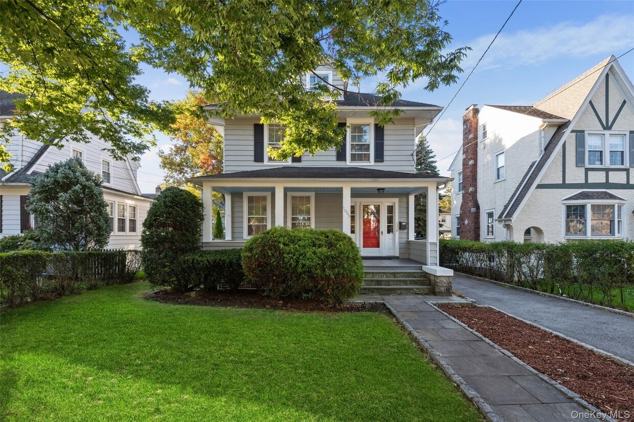 Primary Photo - 1069 Washington Ave