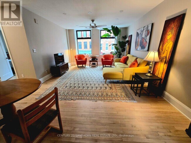 Photo du bâtiment - 266 Front St