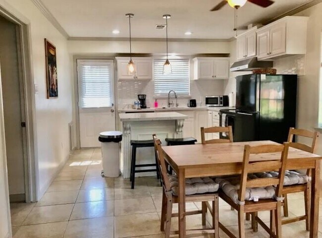 Foto del edificio - 9775 Pine Lake Dr