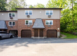 Building Photo - 64 Nutmeg Dr