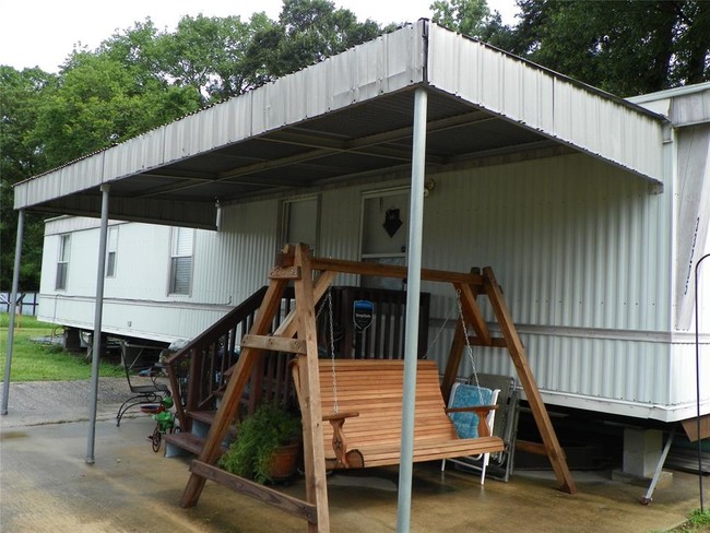 Building Photo - 33205 Lois Ln