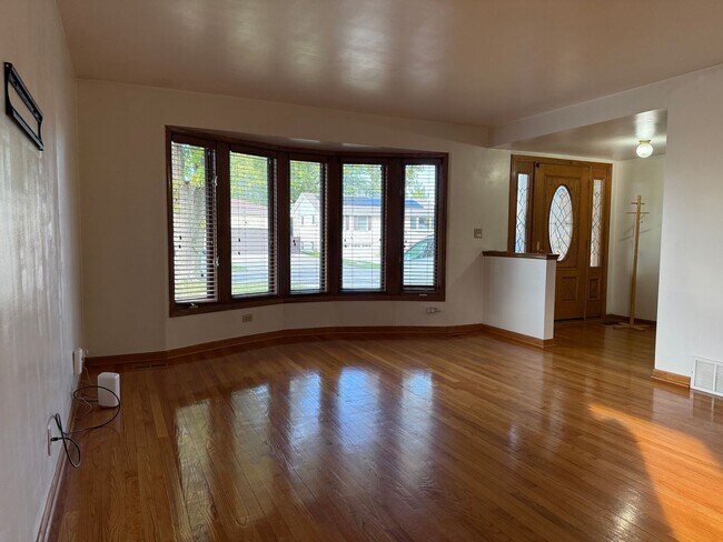 Foto del edificio - 3bed/2bath Home Fenced Yard Deck 2 Car Garage