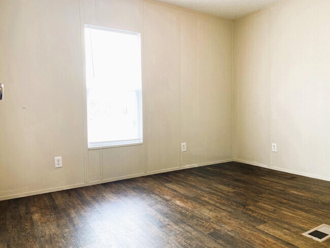 Foto del edificio - 502 Blakley Dr