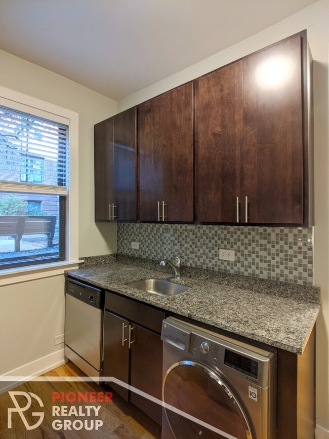 Building Photo - 2850 N Mildred Ave