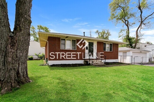 Building Photo - REDUCED!