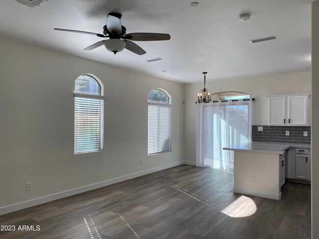 Foto del edificio - 2725 E Mine Creek Rd