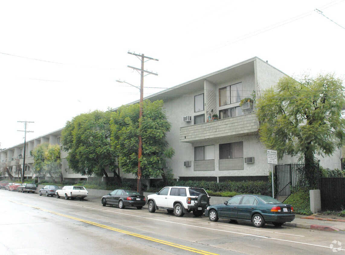 Foto del edificio - 2211 GRIFFITH Park