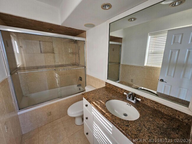 Building Photo - 470 Executive Center Dr