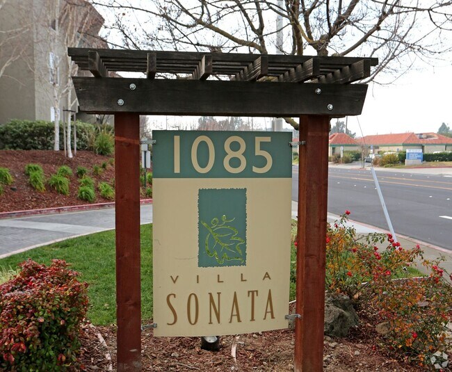 Foto del edificio - Great Shape Livermore Condo in Sonata Community with many Upgrades.
